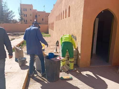 حملة نظافة شاملة  تستهدف مختلف فضاءات مؤسسة الحي الجامعي  للارتقاء بجاذبية المحيط وتحسين شروط العيش داخل الفضاء الجامعي.